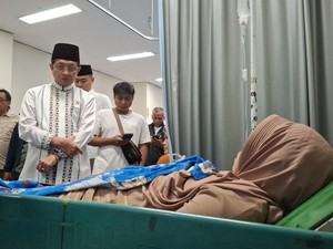Bangunan Majelis Taklim Ambruk di Bogor, Menag Kunjungi Korban Luka