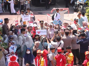 Wujud Cinta Polri, Pawai Maulid Siswa SD Brebes Kunjungi Polres