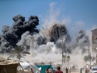 Detik-Detik Menara di Gaza Dibom Israel Terekam, 40 Orang Tewas