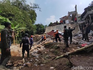 Duka Tragedi Musala Ambruk Tewaskan 3 Orang di Ciomas Bogor