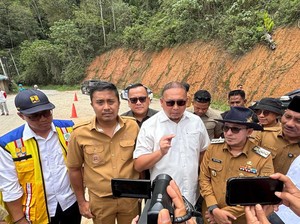 Andre Rosiade Tinjau Jalan Rusak Payakumbuh-Sitangkai, Tegaskan Segera Diperbaiki