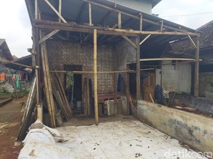Guru Honorer di Pandeglang Banten Tinggal di Rumah Tidak Layak Huni