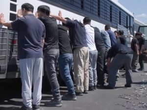 Video: 300 Pekerja Korsel Dipulangkan Usai Ditahan Imigrasi AS
