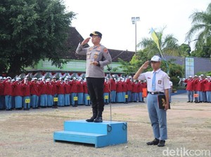 Polres Magetan Blusukan ke Sekolah Ajak Pelajar Cerdas Bermedsos