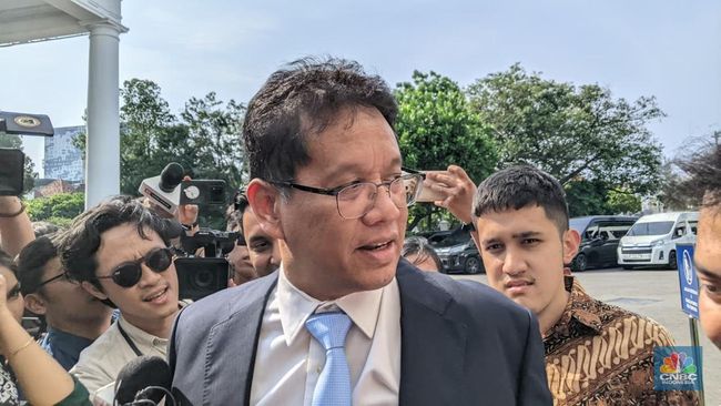 Isu Reshuffle Menguat, Pejabat Kompak Berdasi Biru Tiba di Istana