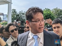 Isu Reshuffle Menguat, Pejabat Kompak Berdasi Biru Tiba di Istana