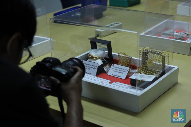 KPK lelang Barang Rampasan Koruptor. (CNBC Indonesia/Tri Susilo) KPK lelang Barang Rampasan Koruptor. (CNBC Indonesia/Tri Susilo)