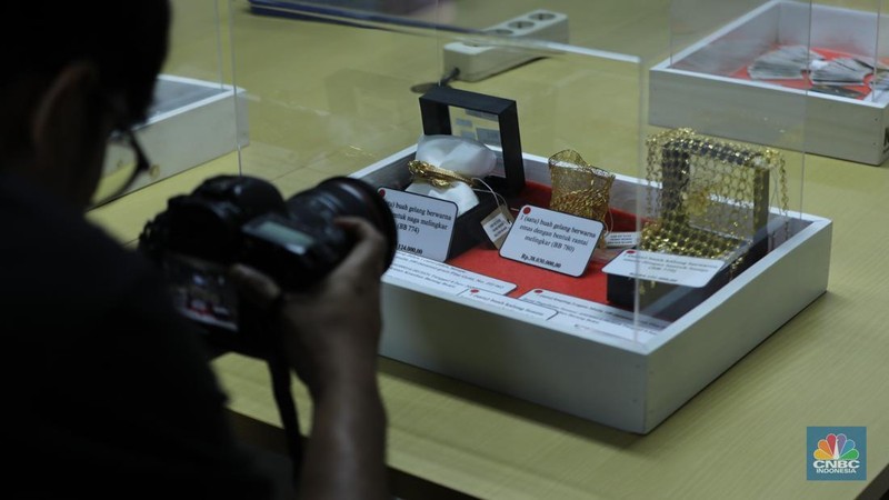 KPK lelang Barang Rampasan Koruptor. (CNBC Indonesia/Tri Susilo)