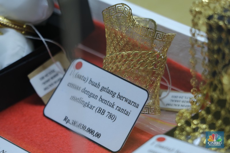 KPK lelang Barang Rampasan Koruptor. (CNBC Indonesia/Tri Susilo)