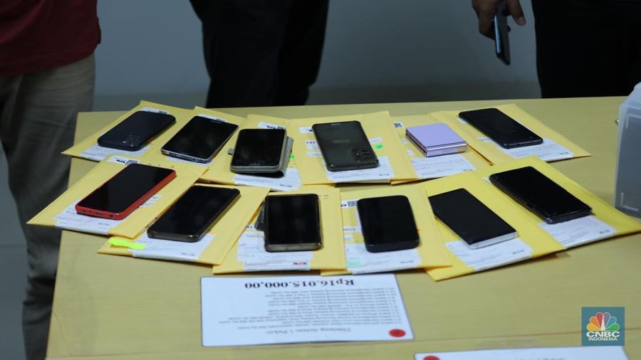 KPK lelang Barang Rampasan Koruptor. (CNBC Indonesia/Tri Susilo)