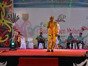Mengenal Sastra Dayak Karungut: Sejarah, Fungsi, Ciri, dan Musiknya