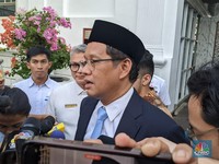 Menteri Keuangan, Purbaya Yudhi Sadewa saat doorstop dengan wartawan di kawasan Istana Negara. (CNBC Indonesia/Emir Yanwardhana)