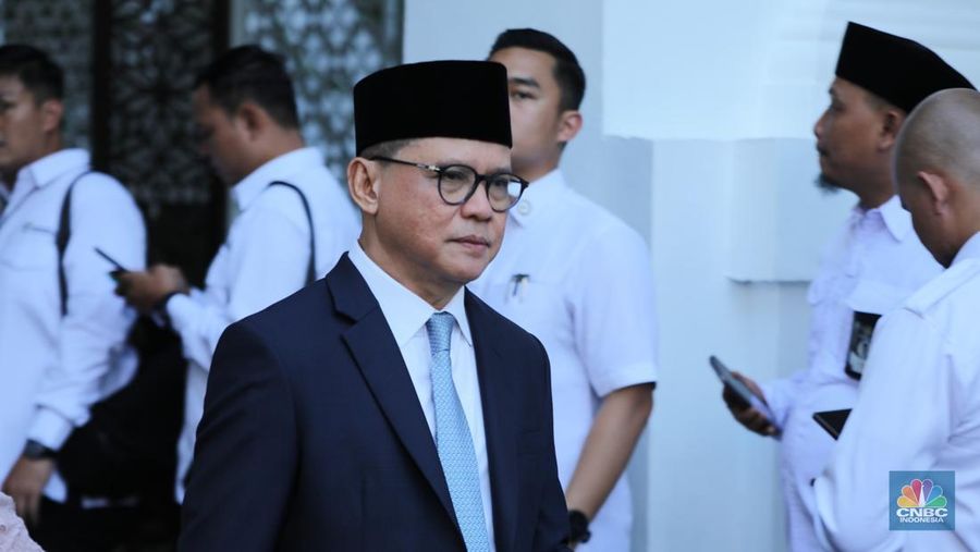 Presiden Prabowo Subianto kembali melakukan reshuffle kabinet untuk kedua kalinya. Sore ini, Prabowo resmi melantik sejumlah menteri baru di Istana Negara, Jakarta Pusat, Senin (8/9/2025). (CNBC Indonesia/Tri Susilo) Presiden Prabowo Subianto kembali melakukan reshuffle kabinet untuk kedua kalinya. Sore ini, Prabowo resmi melantik sejumlah menteri baru di Istana Negara, Jakarta Pusat, Senin (8/9/2025). (CNBC Indonesia/Tri Susilo)