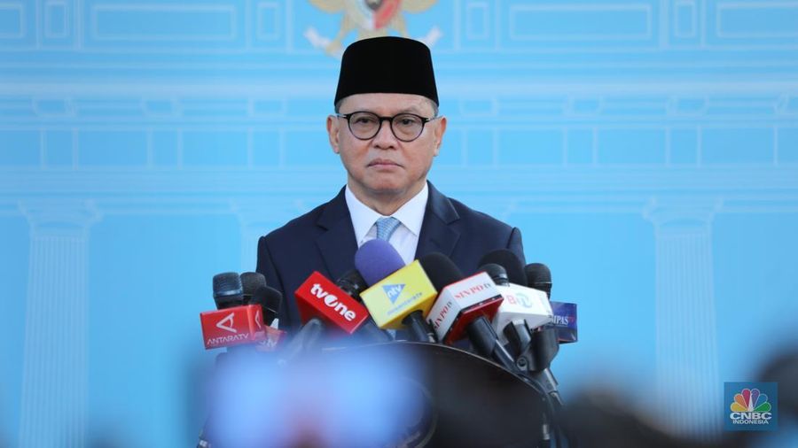 Menteri P2MI Mukhtarudin saat konpres di Istana Negara, Jakarta, Senin
(8/9/2025). (CNBC Indonesia/Tri Susilo)