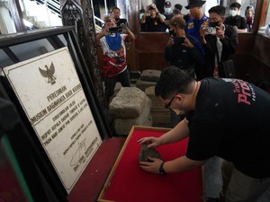 Bupati Kediri Letakkan Arca Kepala Ganesha yang Hilang ke Museum