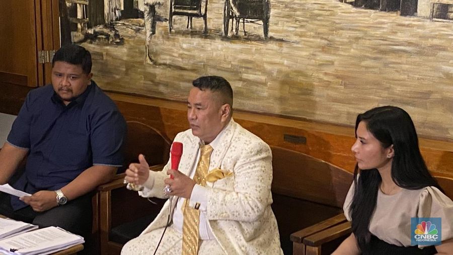 Pengacara Nadiem Makarim, Hotman Paris. (CNBC Indonesia/Novina)