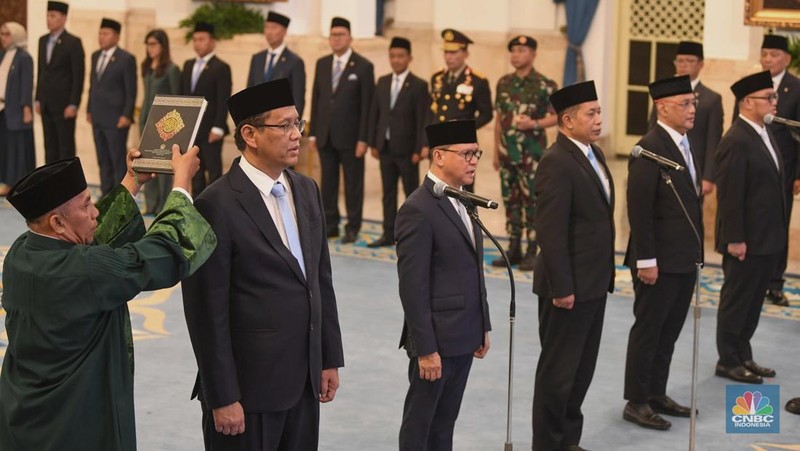 Presiden Prabowo Subianto kembali melakukan reshuffle kabinet untuk kedua kalinya. Sore ini, Prabowo resmi melantik sejumlah menteri baru di Istana Negara, Jakarta Pusat, Senin (8/9/2025). (CNBC Indonesia/Tri Susilo)