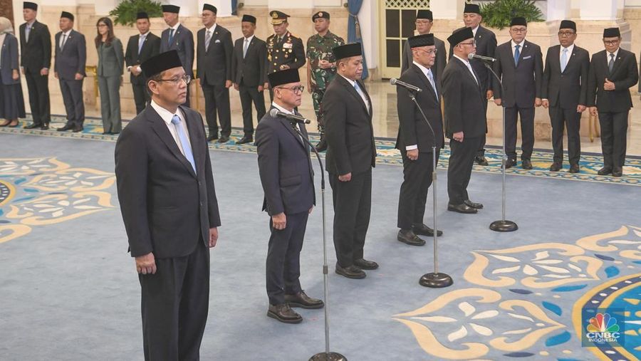 Presiden Prabowo Subianto kembali melakukan reshuffle kabinet untuk kedua kalinya. Sore ini, Prabowo resmi melantik sejumlah menteri baru di Istana Negara, Jakarta Pusat, Senin (8/9/2025). (CNBC Indonesia/Tri Susilo) Presiden Prabowo Subianto kembali melakukan reshuffle kabinet untuk kedua kalinya. Sore ini, Prabowo resmi melantik sejumlah menteri baru di Istana Negara, Jakarta Pusat, Senin (8/9/2025). (CNBC Indonesia/Tri Susilo)