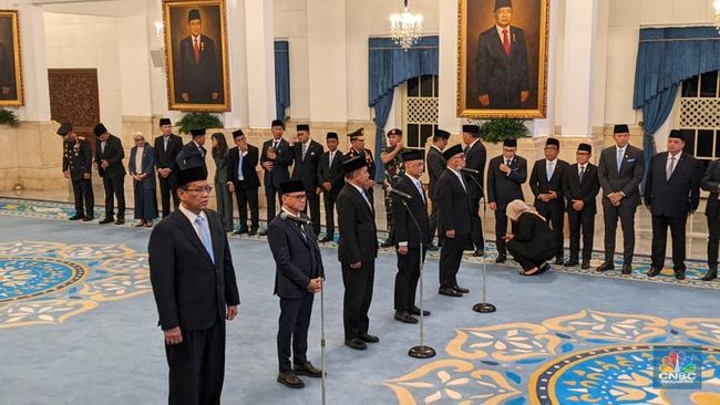 Prabowo Lantik Irfan Yusuf Jadi Menteri Haji dan Umrah, Dahnil Wamen