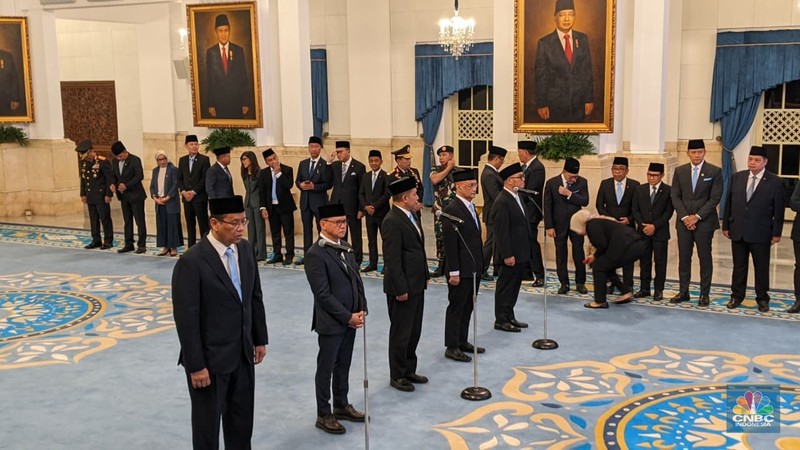 Presiden Prabowo Subianto melakukan pergantian (reshuffle) menteri di Kabinet Merah Putih. (CNBC Indonesia/Emir Yanwardhana) Presiden Prabowo Subianto melakukan pergantian (reshuffle) menteri di Kabinet Merah Putih. (CNBC Indonesia/Emir Yanwardhana)