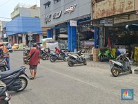 Surga Aksesoris Motor Kebon Jeruk Sunyi Sepi-Pedagang Kurangi Karyawan