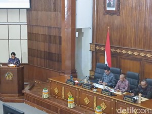 Giri Prasta Sebut Perda Keterbukaan Informasi Publik Jamin Hak Masyarakat