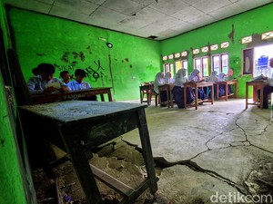 Video Mirisnya Gedung MTs di Sukabumi: Belajar di Bangunan Retak