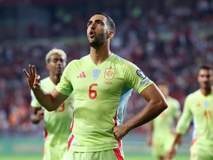 Gelandang Tertajam itu Bernama Mikel Merino