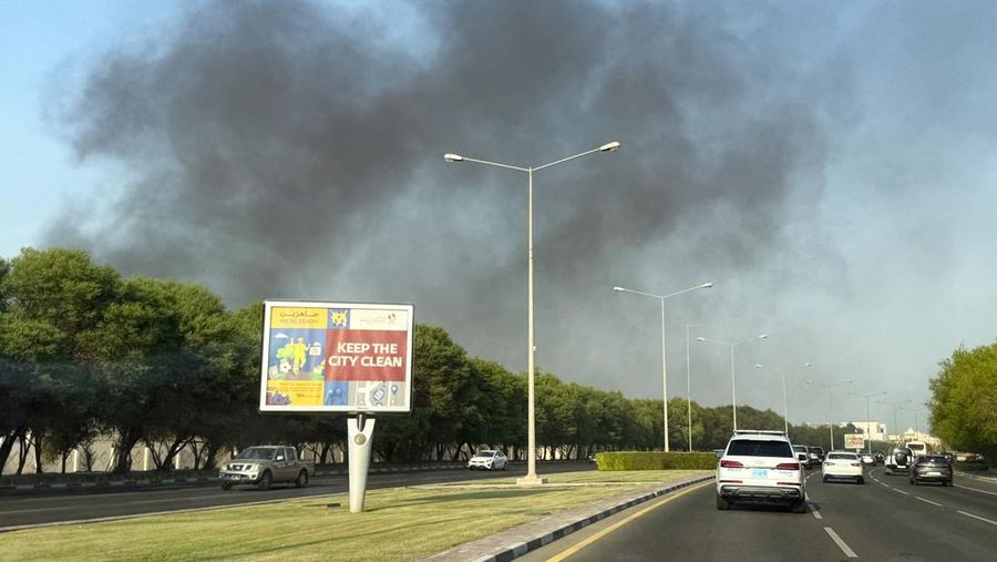 Asap mengepul setelah beberapa ledakan terdengar di Doha, Qatar, 9 September 2025. Asap mengepul setelah beberapa ledakan terdengar di Doha, Qatar, 9 September 2025. (REUTERS/Ibraheem Abu Mustafa)