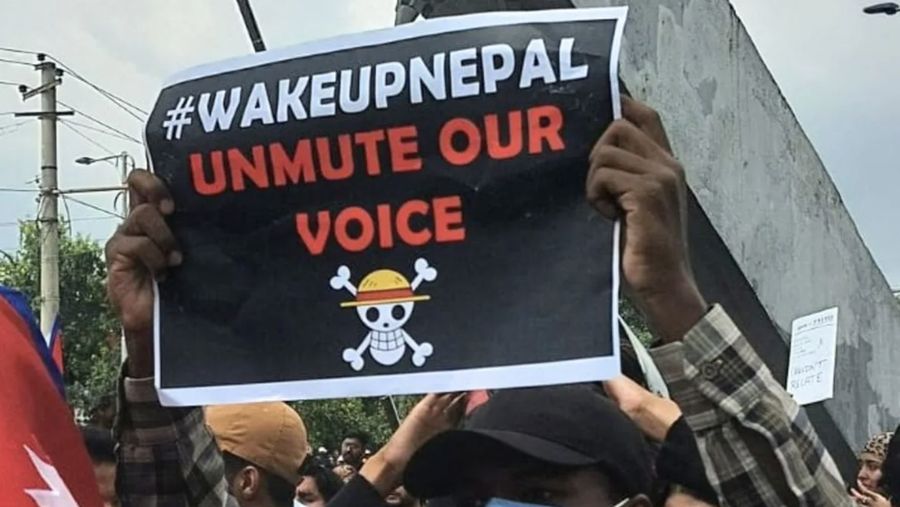 Ricuh demonstran dalam protes di luar Gedung Parlemen di Kathmandu, Nepal, Senin (8/9/2025). (AFP/PRABIN RANABHAT)