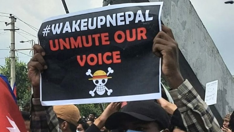Ricuh demonstran dalam protes di luar Gedung Parlemen di Kathmandu, Nepal, Senin (8/9/2025). (AFP/PRABIN RANABHAT)