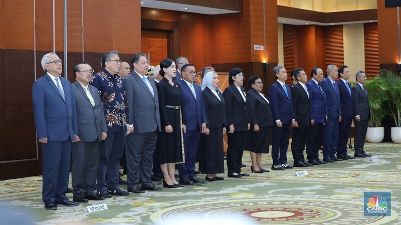 Menteri Keuangan Purbaya Yudhi Sadewa (kiri) saat acara Serah Terima Jabatan Menteri Keuangan di Aula Mezanin Gd Juanda 1, Kementerian Kuangan, Jakarta, Selasa (9/9/2025). (CNBC Indonesia/Tri Susilo)