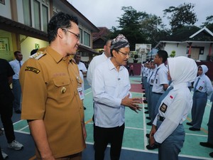 Di Hadapan Gus Ipul, Kepala SRMA 43 Magelang Terharu Cerita soal Siswa