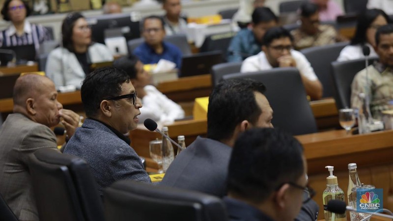 Ketua Baleg DPR RI Bob Hasan memimpin Raker dengan Menteri Hukum dan PPU DPD RI dalam rangka evaluasi Prolegnas RUU Prioritas tahun 2025, Jakarta, Selasa, (9/9/2025). (CNBC Indonesia/Muhammad Sabki)