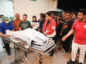 Ketum PSSI Temui Keluarga Ultras Garuda Djalu, Sampaikan Duka Cita