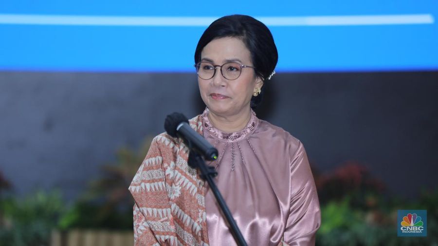 Mantan Menteri Keuangan, Sri Mulyani saat acara Serah Terima Jabatan Menteri Keuangan di Aula Mezanin Gd Juanda 1, Kementerian Kuangan, Jakarta, Selasa (9/9/2025). (CNBC Indonesia/Tri Susilo)