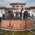 Belajar dari Krisis Nepal, Demo Menggila-Anak Muda Susah Cari Kerja