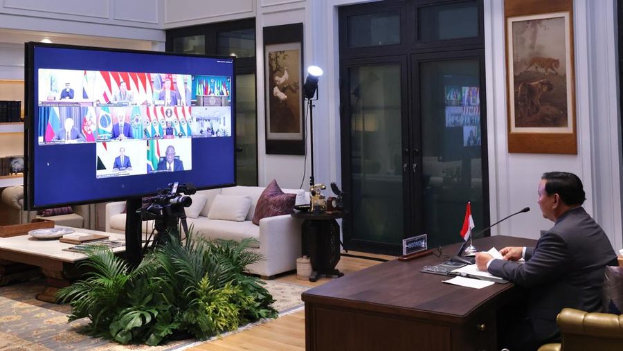 Presiden Prabowo Subianto menghadiri BRICS Leaders Virtual Meeting, dari kediaman pribadinya di Kertanegara, Senin (8/9/2025).  (Dok.Tim Komunikasi Presiden)