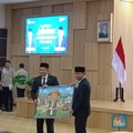 Budi Arie Pamit dari Kemenkop, Ferry Juliantono Beri Lukisan Ini