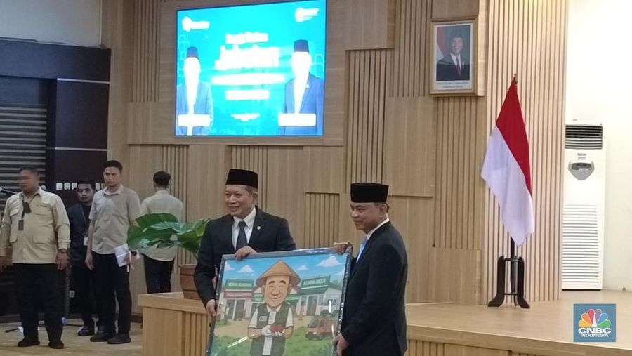 Prosesi serah terima jabatan Menteri Koperasi di kantor Kemenkop, Jakarta, Selasa (9/9/2025). (CNBC Indonesia/Martyasari Rizky)