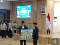 Budi Arie Pamit dari Kemenkop, Ferry Juliantono Beri Lukisan Ini