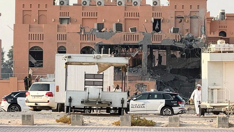 Asap mengepul setelah beberapa ledakan terdengar di Doha, Qatar, 9 September 2025. (REUTERS/Ibraheem Abu Mustafa)