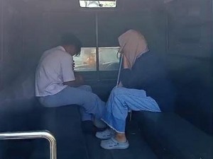 Syahwat Sejoli Madiun Hendak Bersetubuh dalam Mobil di Halaman Masjid