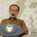 Sekretaris Kementerian Koordinator Bidang Perekonomian, Susiwijono Moegiarso saat Konferensi Pers Kinerja Kawasan Ekonomi Khusus (KEK) TW II 2025 di Sekretaris Jenderal Dewan Nasional KEK, Jakarta, Selasa (9/9/2025). (CNBC Indonesia/Tri Susilo)