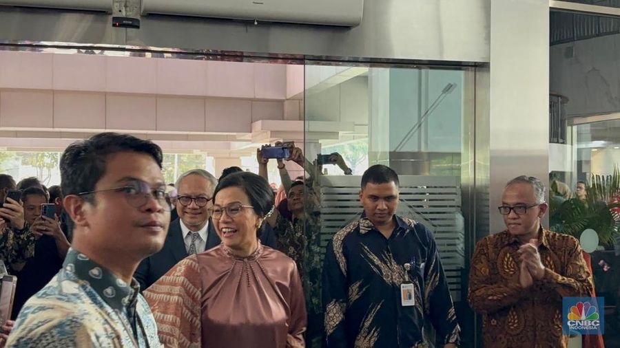 Sri Mulyani tiba di Kementerian Kuangan, Jakarta, Selasa (9/9/2025). (CNBC Indonesia/Zahwa Madjid)