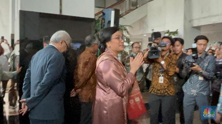Sri Mulyani tiba di Kementerian Kuangan, Jakarta, Selasa (9/9/2025). (CNBC Indonesia/Zahwa Madjid)