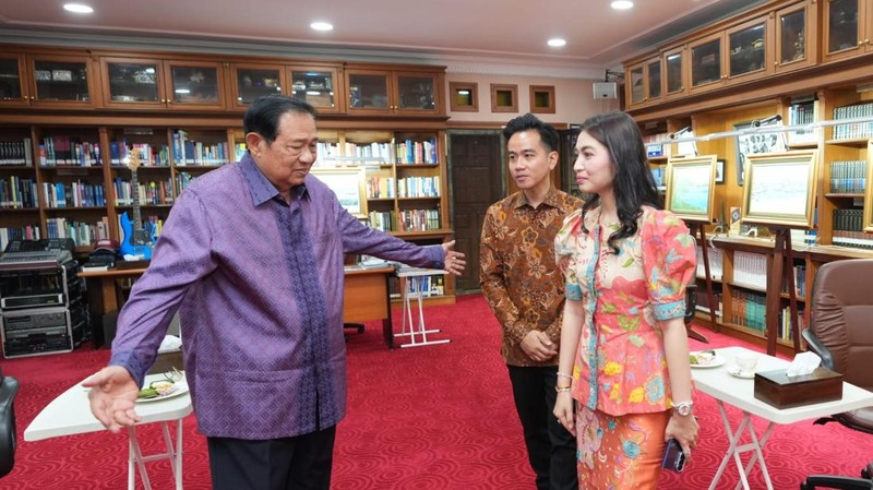 Wakil Presiden Republik Indonesia Gibran Rakabuming Raka bersilaturahmi ke kediaman Presiden ke-6 RI Susilo Bambang Yudhoyono (SBY) di Cikeas, Kabupaten Bogor, Provinsi Jawa Barat, Selasa (9/9/2025). (Dok. Tim Wakil Presiden Gibran Rakabuming Raka)