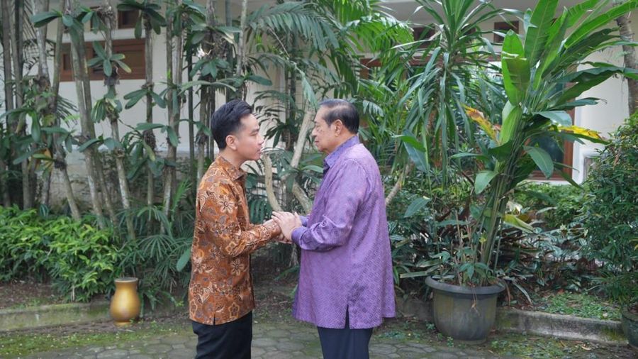 Wakil Presiden Republik Indonesia Gibran Rakabuming Raka bersilaturahmi ke kediaman Presiden ke-6 RI Susilo Bambang Yudhoyono (SBY) di Cikeas, Kabupaten Bogor, Provinsi Jawa Barat, Selasa (9/9/2025). (Dok. Tim Wakil Presiden Gibran Rakabuming Raka)
