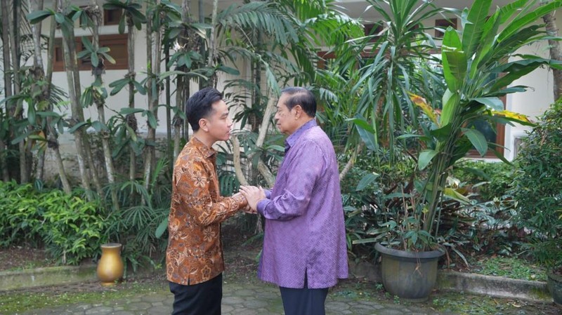 Wakil Presiden Republik Indonesia Gibran Rakabuming Raka bersilaturahmi ke kediaman Presiden ke-6 RI Susilo Bambang Yudhoyono (SBY) di Cikeas, Kabupaten Bogor, Provinsi Jawa Barat, Selasa (9/9/2025). (Dok. Tim Wakil Presiden Gibran Rakabuming Raka)