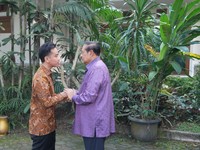 Momen Gibran Sowan ke Rumah SBY, Sampaikan Selamat Ulang Tahun ke-76